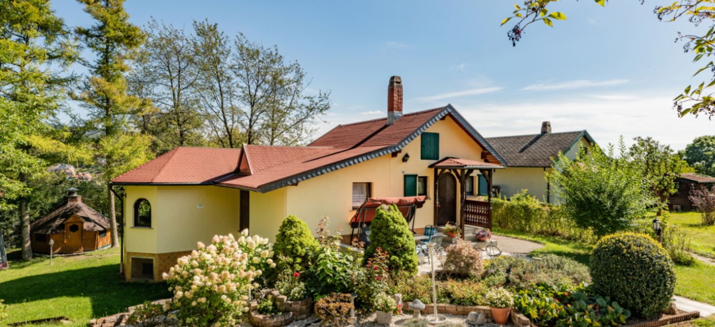 Außenaufnahme Ferienhaus Christina mit Vorgarten